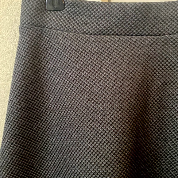 H&M Textured Flare Skirt - Picture 2 of 4